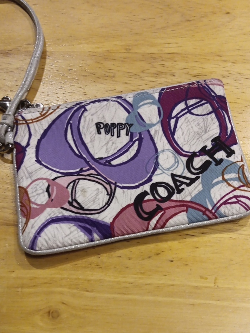 Y2K Vintage Coach Poppy Graffiti Script Wristlet – Purple Cicle Print